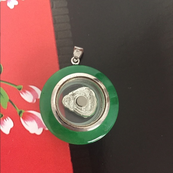 Jadelike With Moving Buddha Pendant - Picture 3 of 7